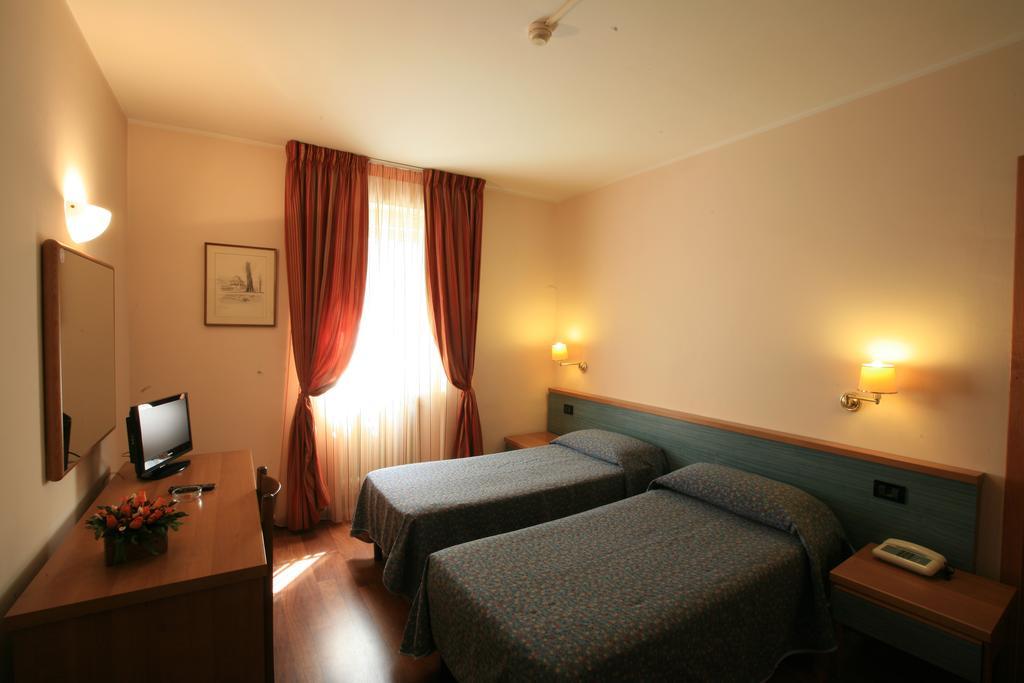 Roma Hotel 3*
