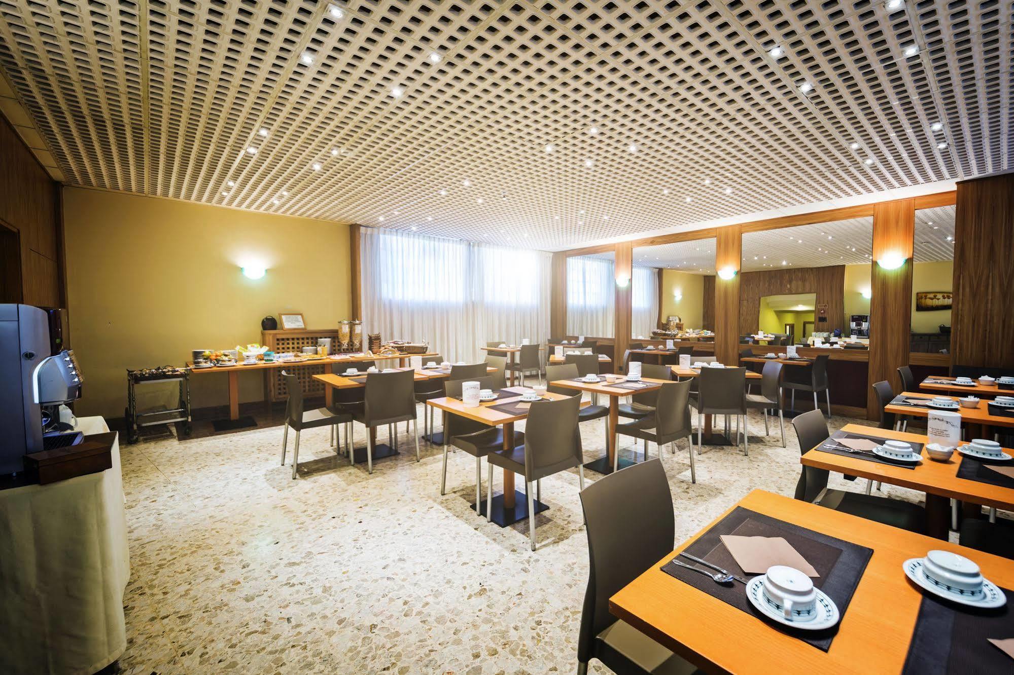 Roma Hotel 3*