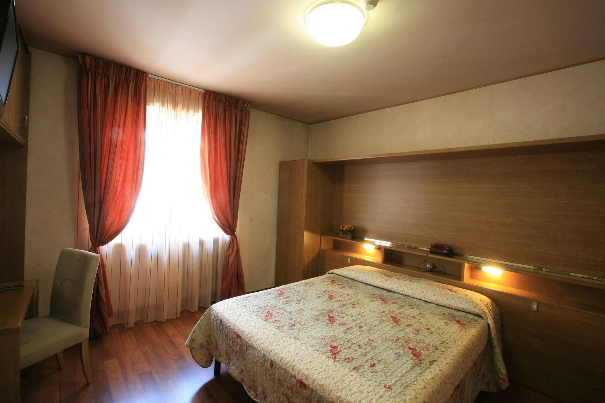 Roma Hotel